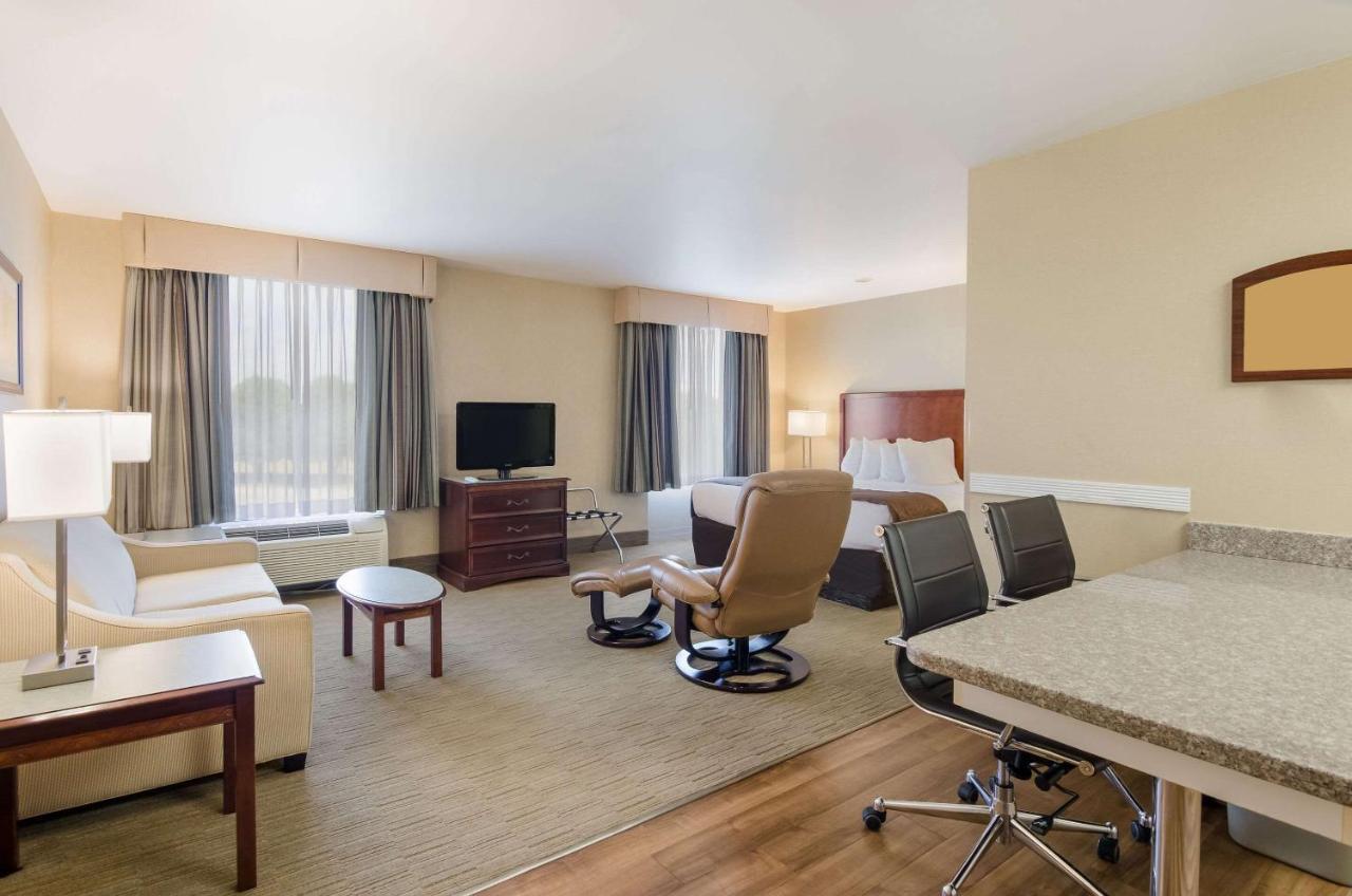 Mainstay Suites Airport Roanoke Exterior photo