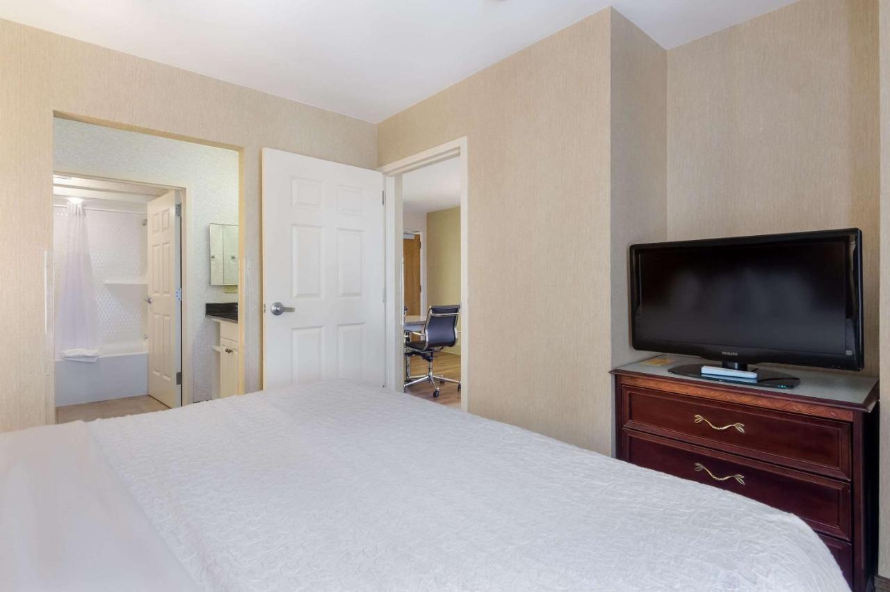 Mainstay Suites Airport Roanoke Exterior photo