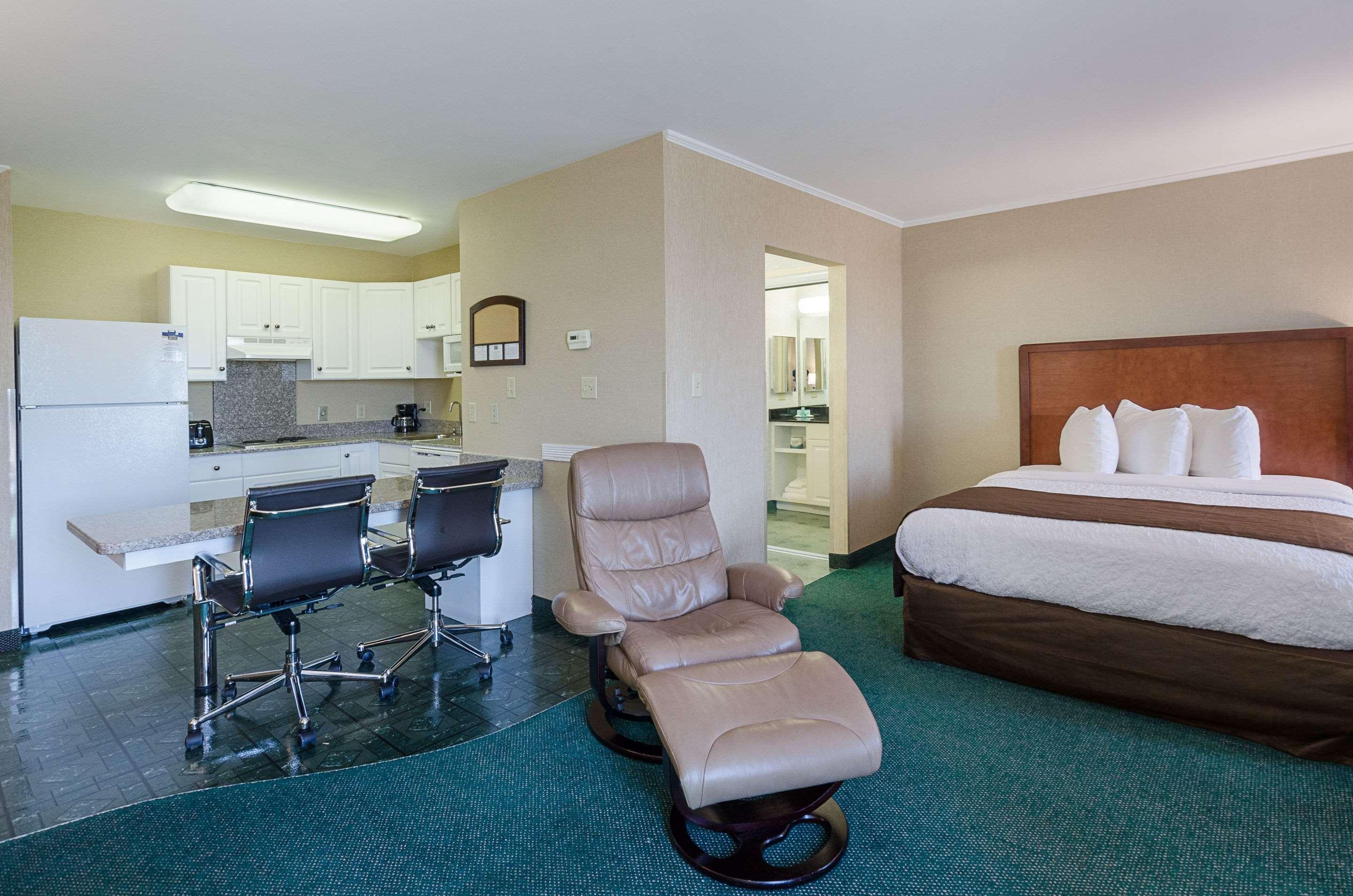 Mainstay Suites Airport Roanoke Exterior photo