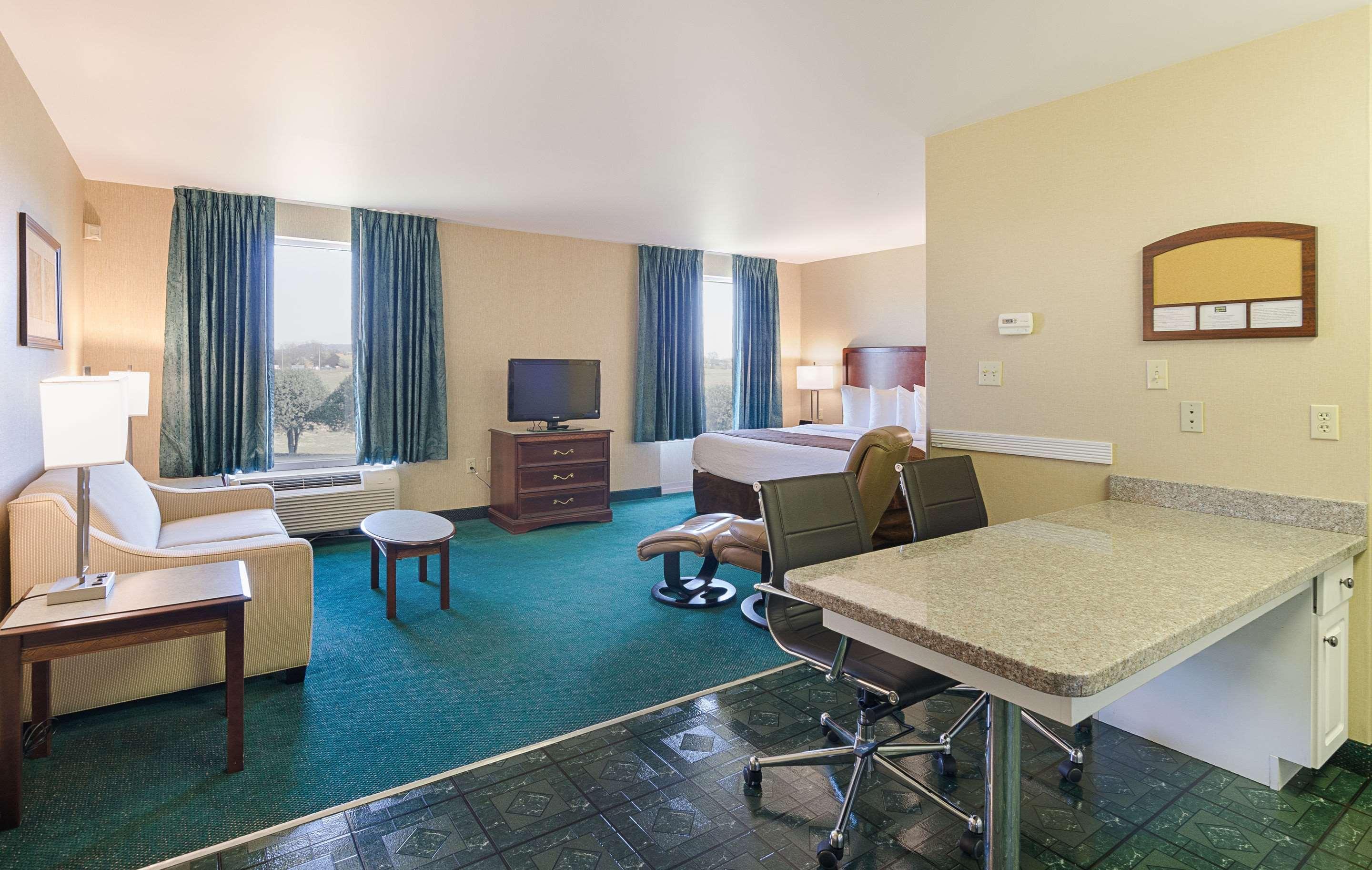 Mainstay Suites Airport Roanoke Exterior photo