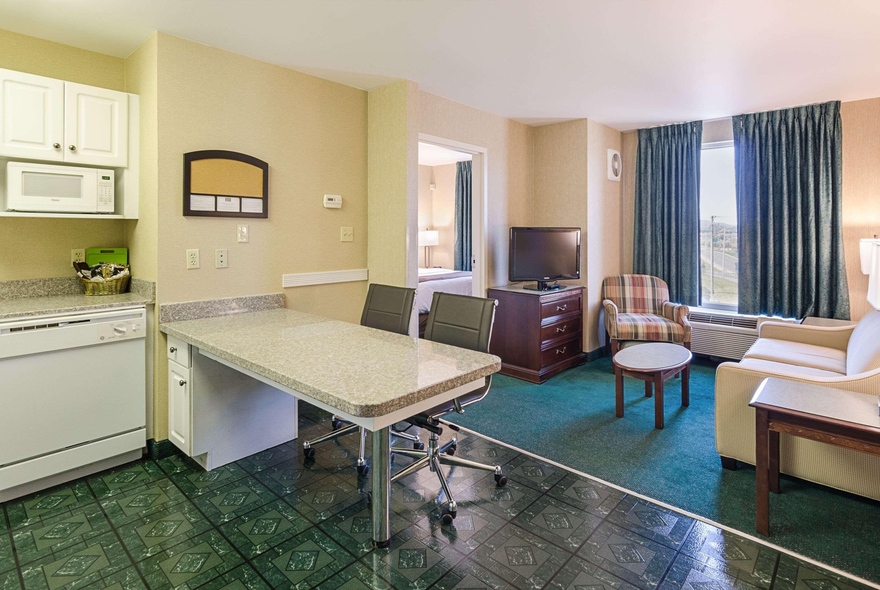 Mainstay Suites Airport Roanoke Exterior photo