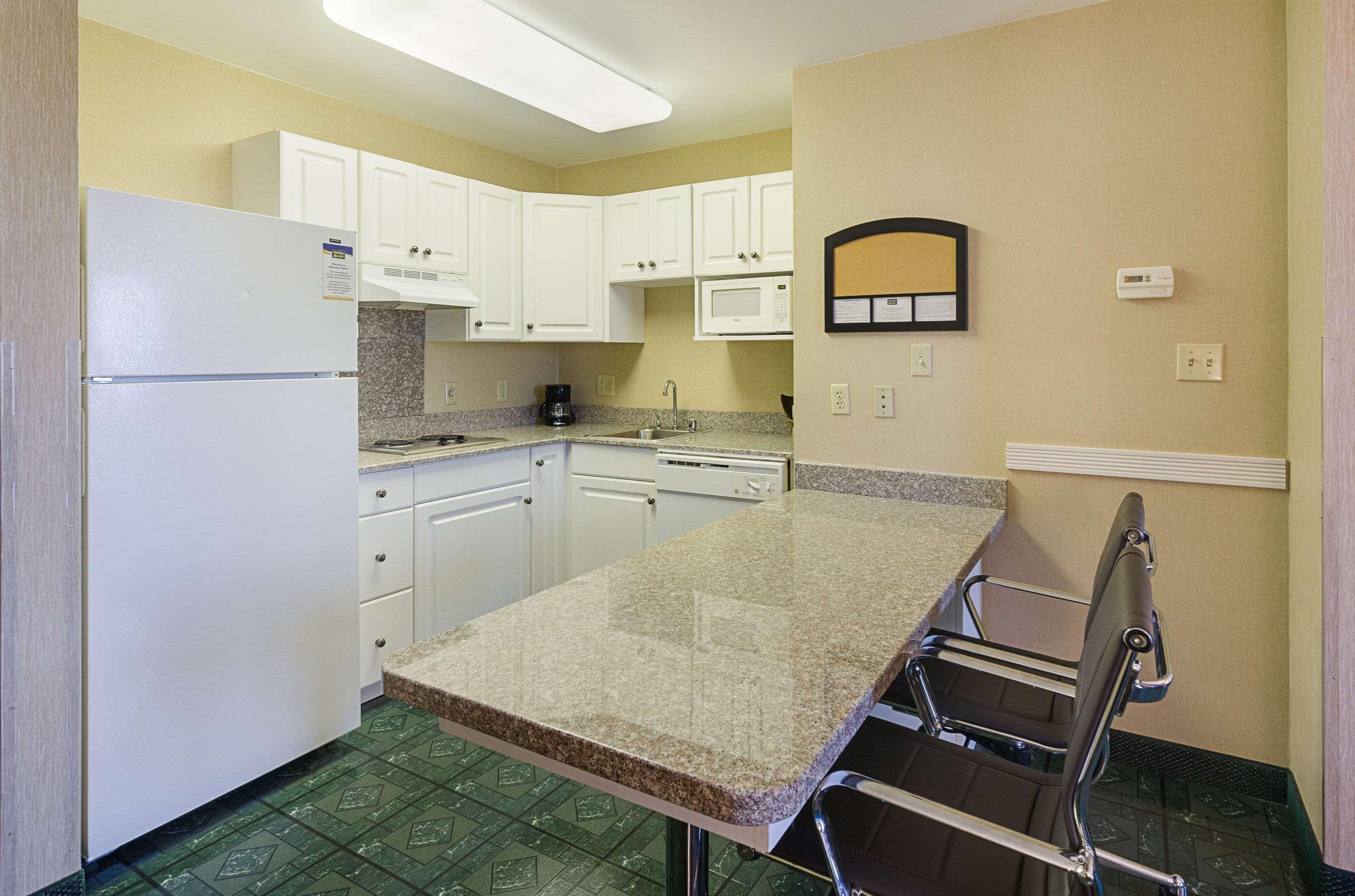 Mainstay Suites Airport Roanoke Exterior photo