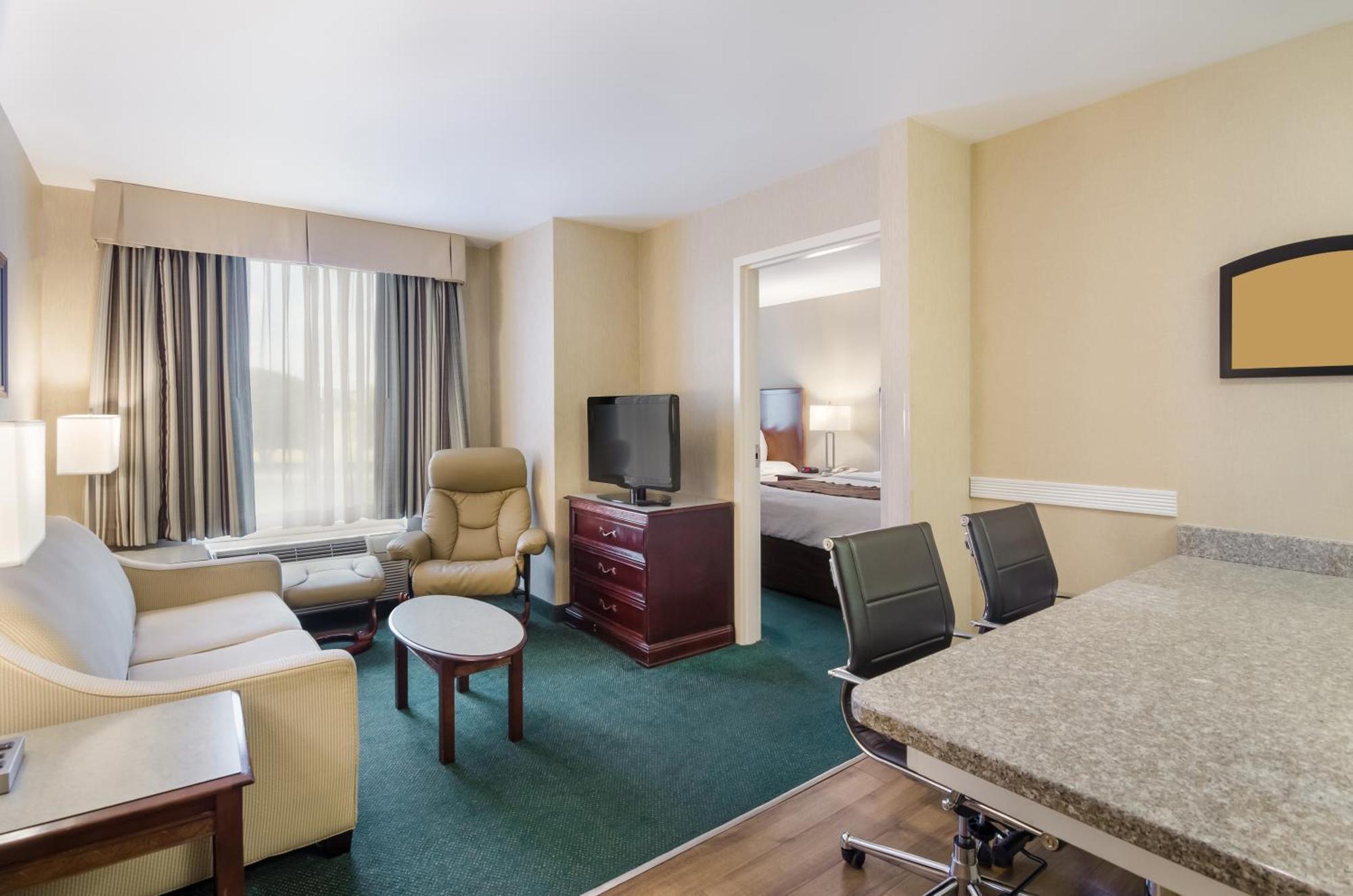 Mainstay Suites Airport Roanoke Exterior photo