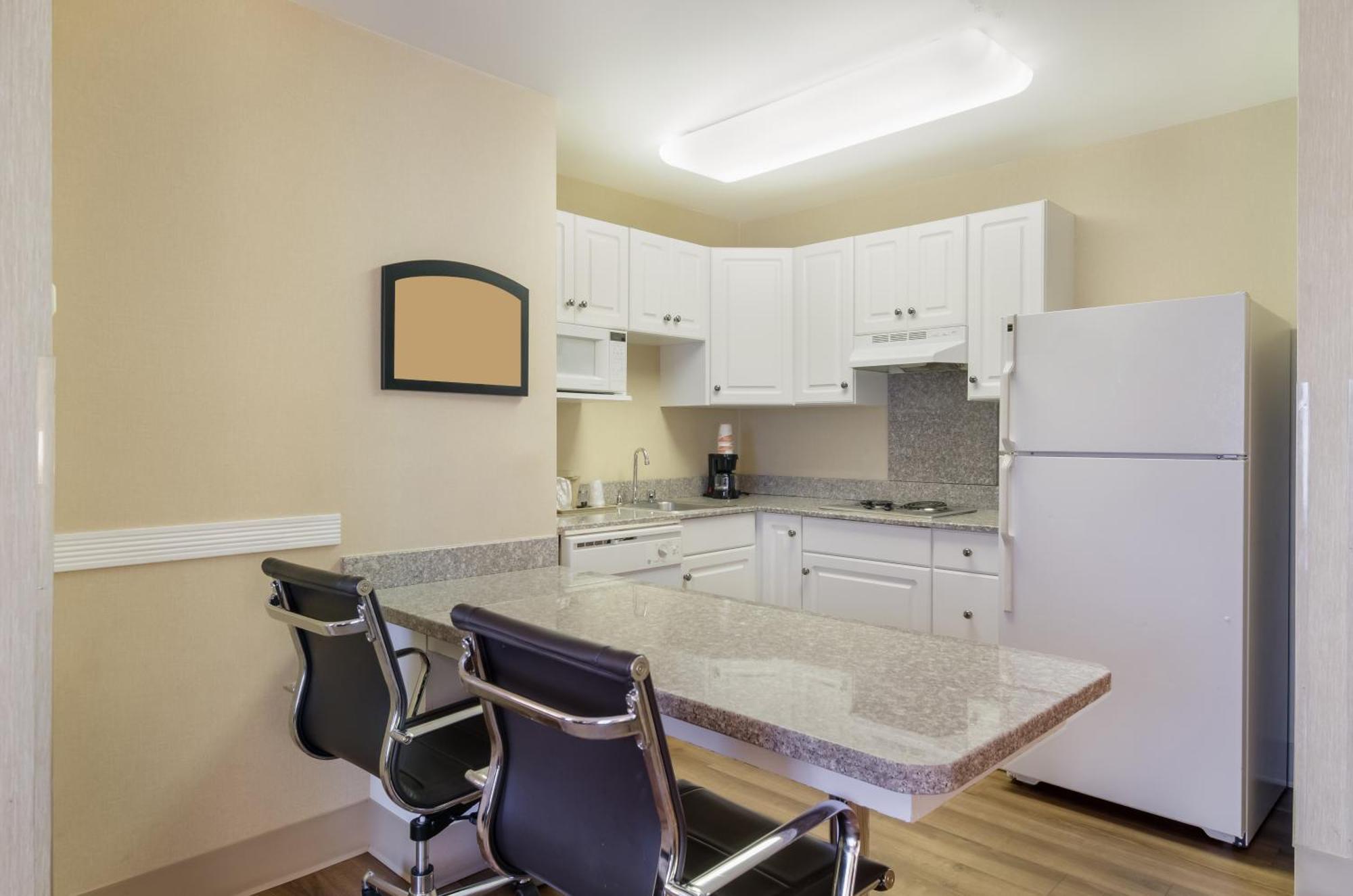 Mainstay Suites Airport Roanoke Exterior photo